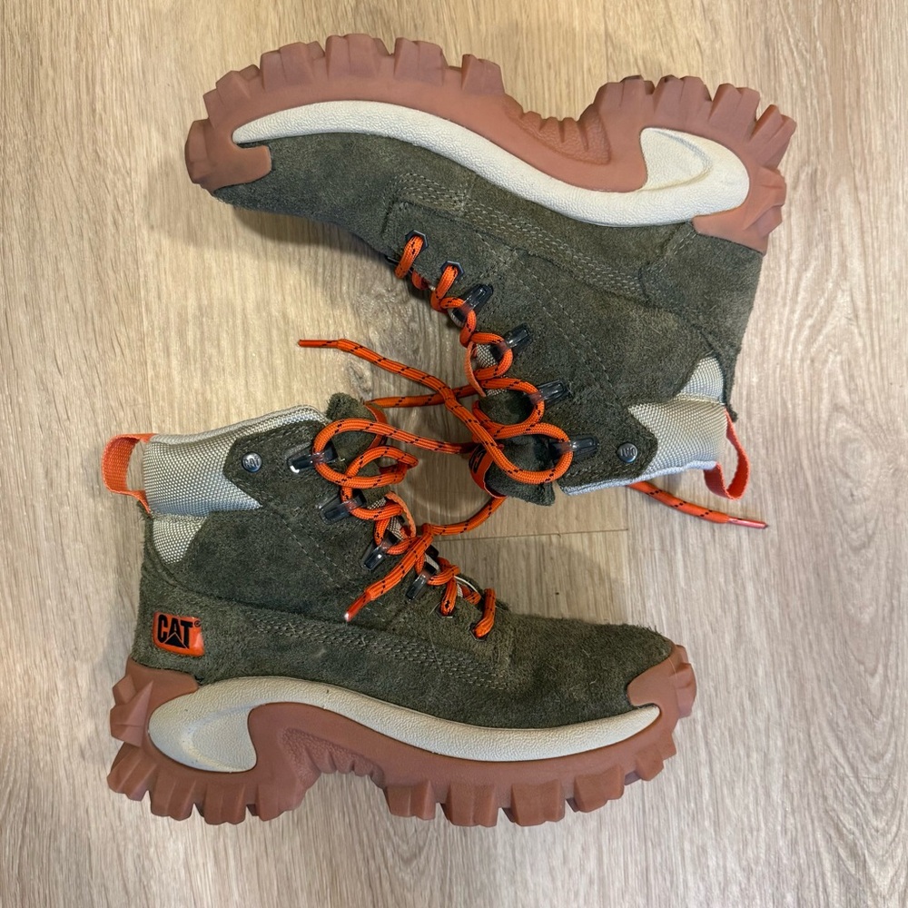 CAT Footwear Green Suede Invader Hi Boot